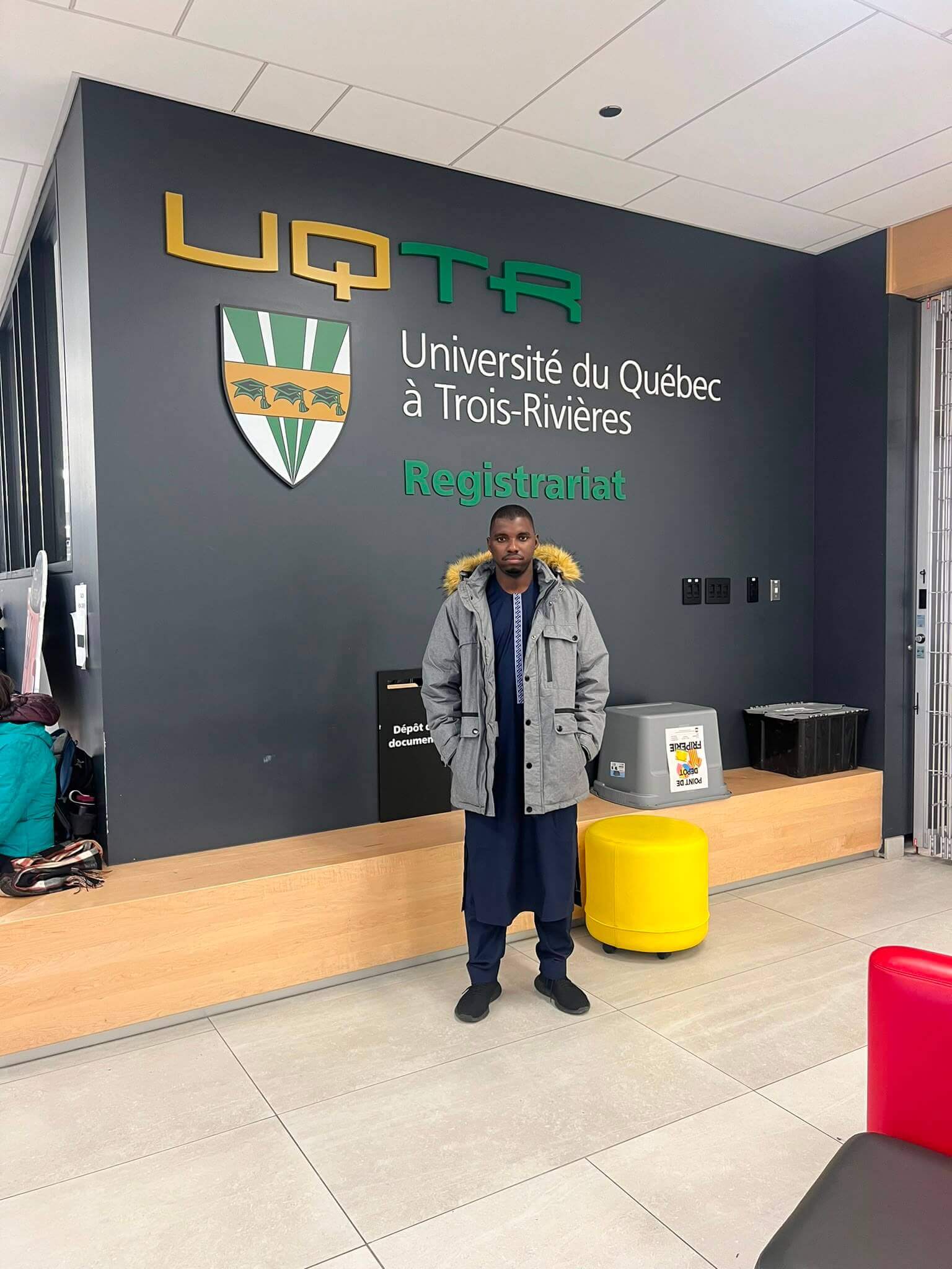 Étudiants préparant leurs études à l'étranger
